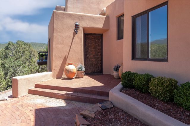 119 Circle Drive, Santa Fe, NM 87501