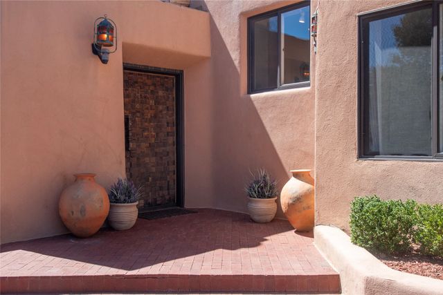 119 Circle Drive, Santa Fe, NM 87501