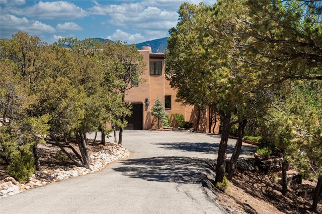 119 Circle Drive, Santa Fe, NM 87501