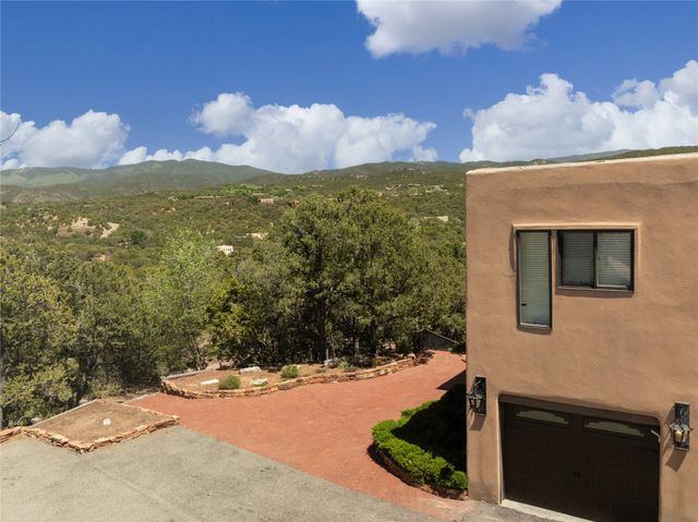 119 Circle Drive, Santa Fe, NM 87501