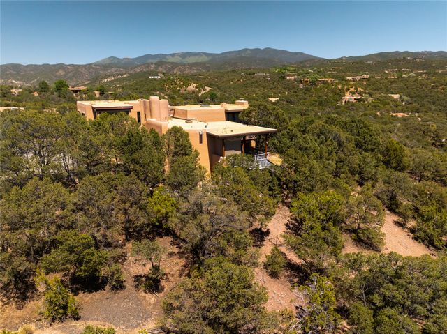 119 Circle Drive, Santa Fe, NM 87501