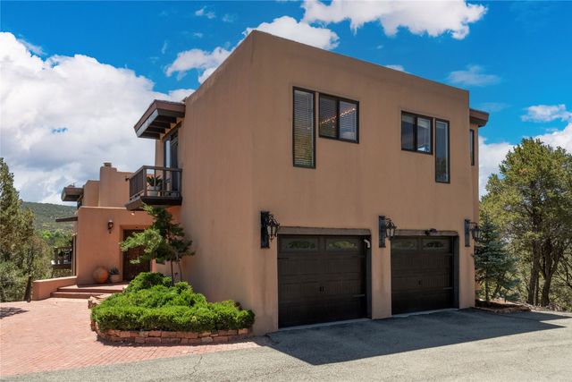 119 Circle Drive, Santa Fe, NM 87501