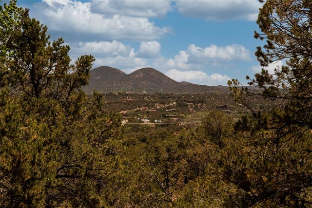 119 Circle Drive, Santa Fe, NM 87501