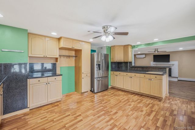 6 Rugby Drive, Shirley, NY 11967