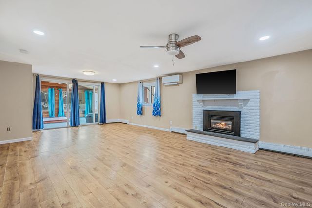 6 Rugby Drive, Shirley, NY 11967