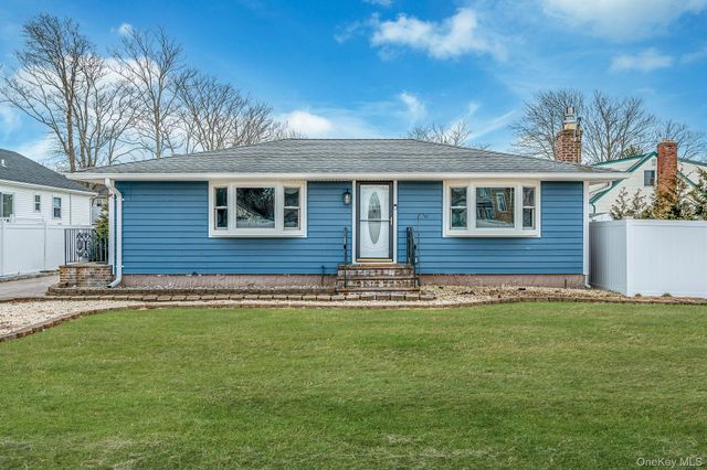 6 Rugby Drive, Shirley, NY 11967