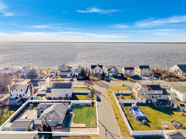 6 Rugby Drive, Shirley, NY 11967