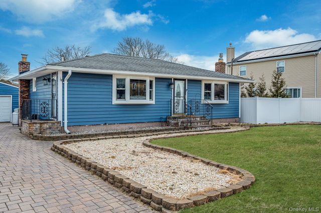 6 Rugby Drive, Shirley, NY 11967