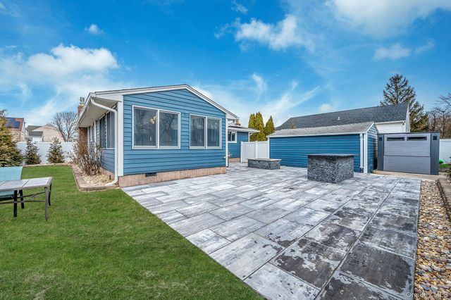 6 Rugby Drive, Shirley, NY 11967