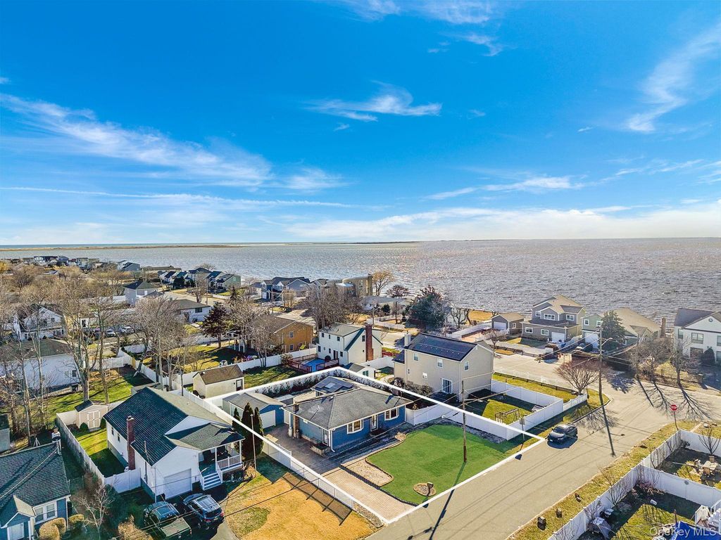 6 Rugby Drive, Shirley, NY 11967