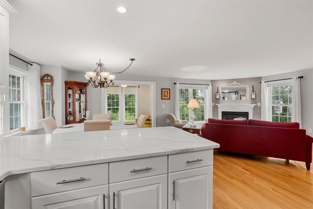 50 Barbara Lane, Hudson, NH 03051