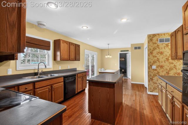 150 Bradley Street, Commerce Charter Township, MI 48382