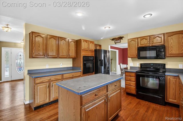 150 Bradley Street, Commerce Charter Township, MI 48382