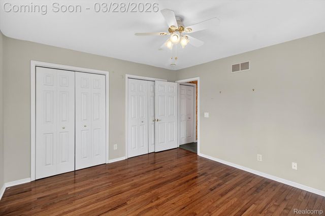150 Bradley Street, Commerce Charter Township, MI 48382
