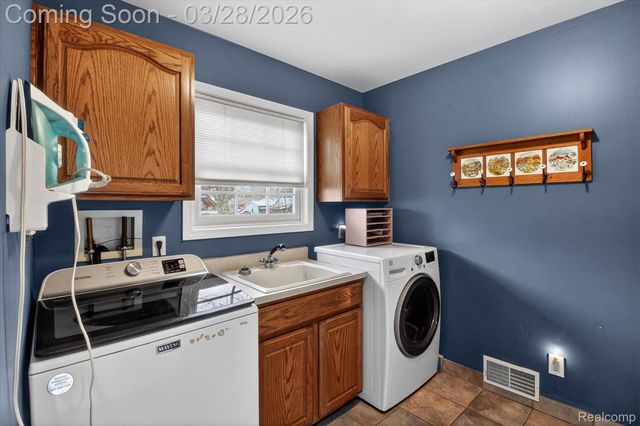 150 Bradley Street, Commerce Charter Township, MI 48382