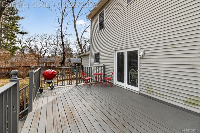 150 Bradley Street, Commerce Charter Township, MI 48382