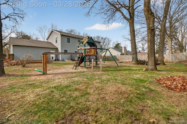 150 Bradley Street, Commerce Charter Township, MI 48382