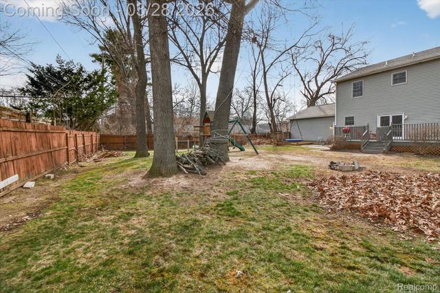 150 Bradley Street, Commerce Charter Township, MI 48382