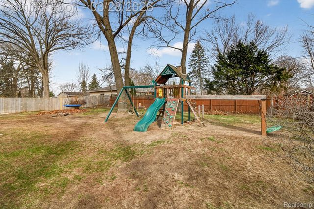 150 Bradley Street, Commerce Charter Township, MI 48382