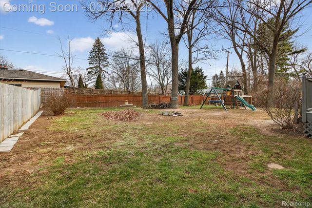150 Bradley Street, Commerce Charter Township, MI 48382