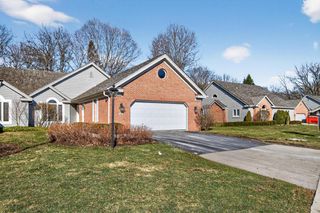 2415 Walnut Grove COURT #B, Brookfield, WI 53005