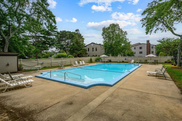24 Old Colony Way APT 19, Orleans, MA 02653