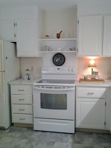 24 Old Colony Way APT 19, Orleans, MA 02653