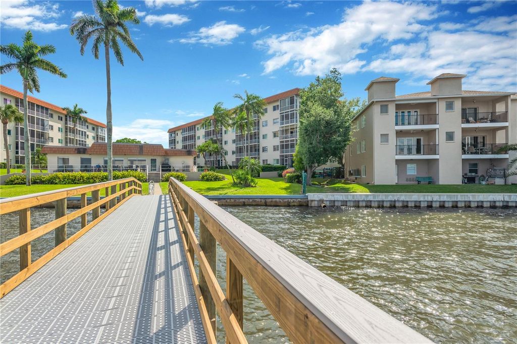 Image 36 of property listing at 1650 1ST AVENUE W 106B, Bradenton, FL 34205