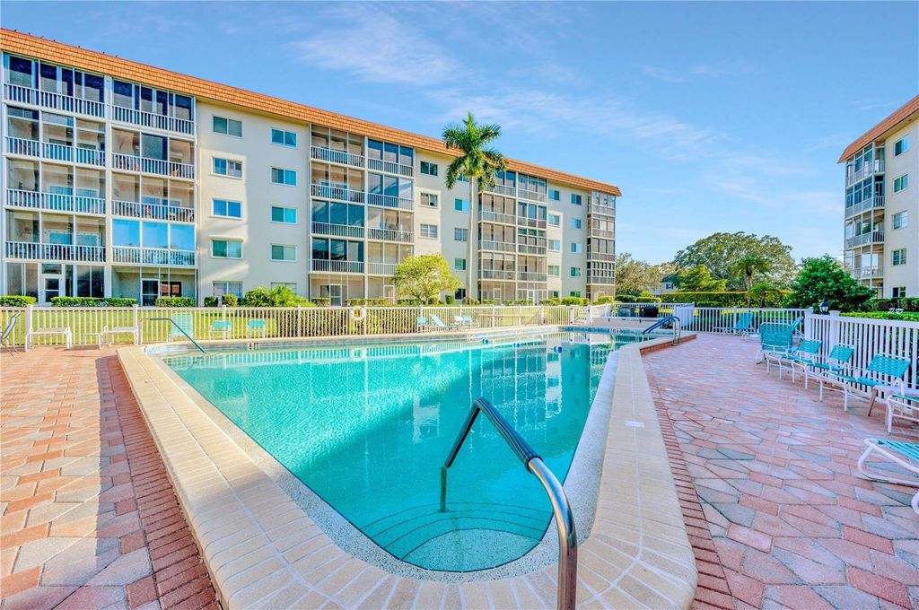 Image 39 of property listing at 1650 1ST AVENUE W 106B, Bradenton, FL 34205