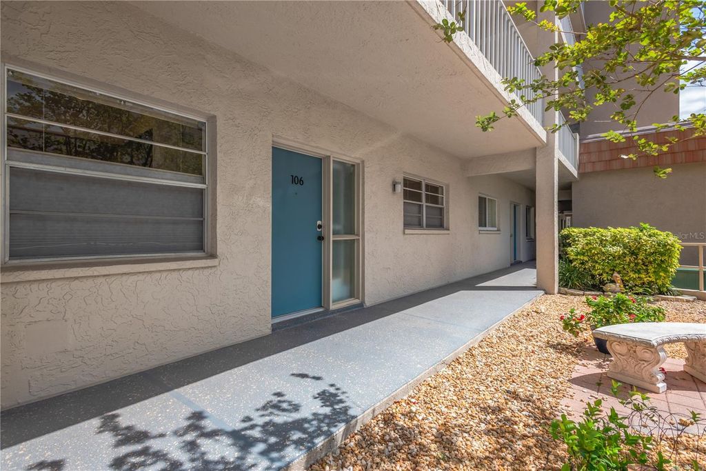 Image 5 of property listing at 1650 1ST AVENUE W 106B, Bradenton, FL 34205