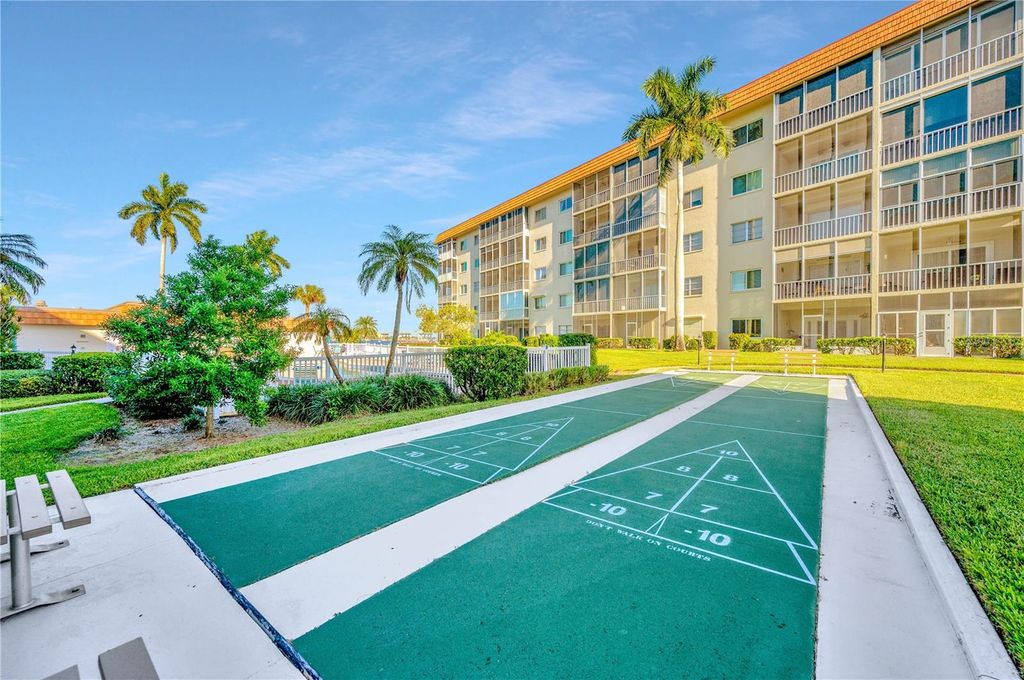 Image 41 of property listing at 1650 1ST AVENUE W 106B, Bradenton, FL 34205