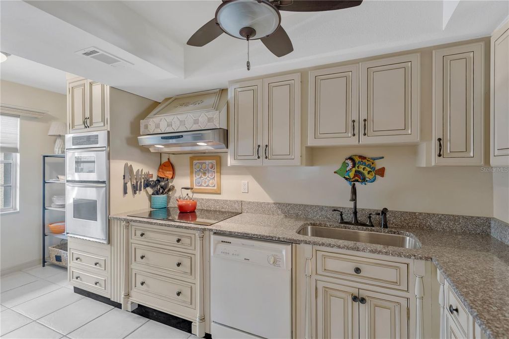 Image 7 of property listing at 1650 1ST AVENUE W 106B, Bradenton, FL 34205