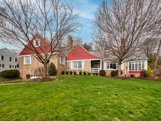4 Couch Farm Road, Mt Lebanon, PA 15243