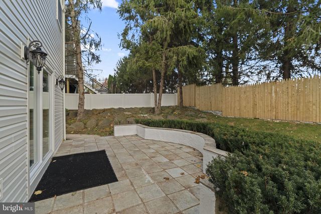 1212 LEMONTON CT, Conshohocken, PA 19428