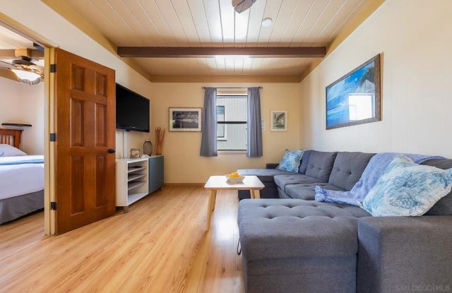 370-372 Nautilus Street, La Jolla, CA 92037