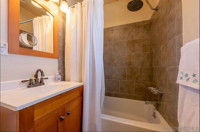 370-372 Nautilus Street, La Jolla, CA 92037