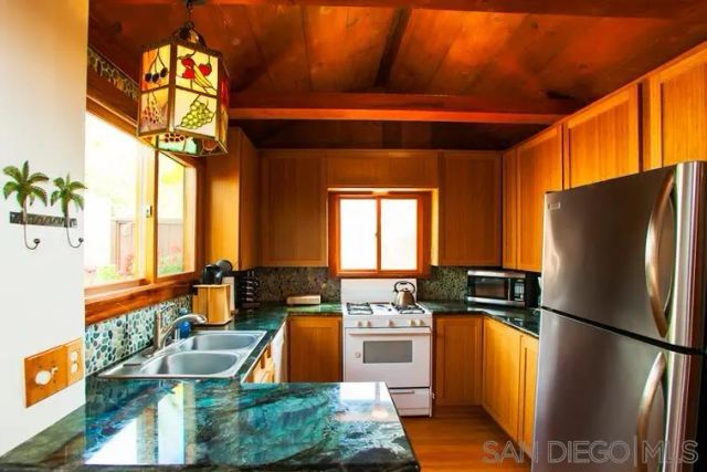 370-372 Nautilus Street, La Jolla, CA 92037