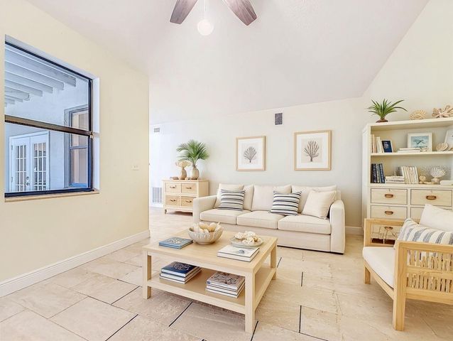 588 BAY ST, Palm Harbor, FL 34683