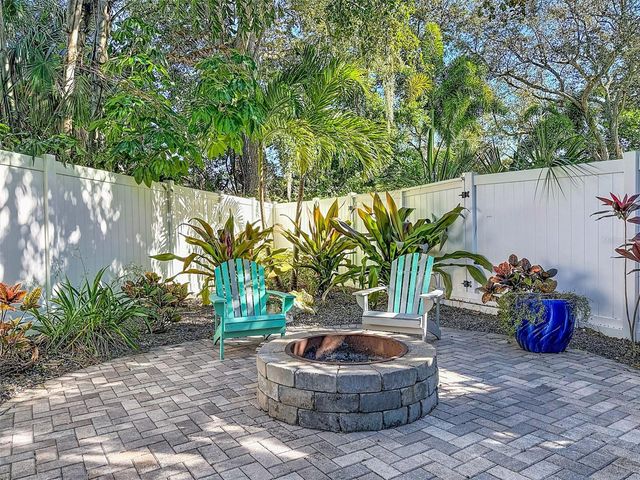 588 BAY ST, Palm Harbor, FL 34683