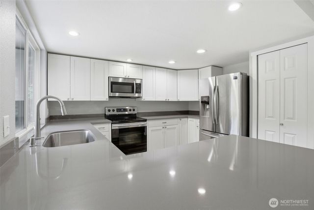6983 Sunset Avenue NE, Bremerton, WA 98311