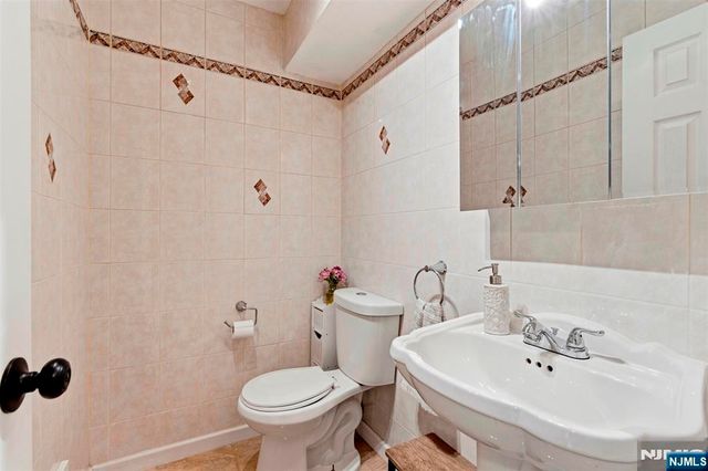 113 Saratoga Square, Wayne, NJ 07470