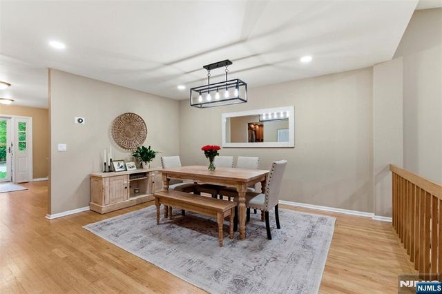 113 Saratoga Square, Wayne, NJ 07470