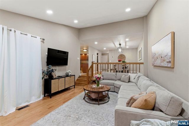113 Saratoga Square, Wayne, NJ 07470