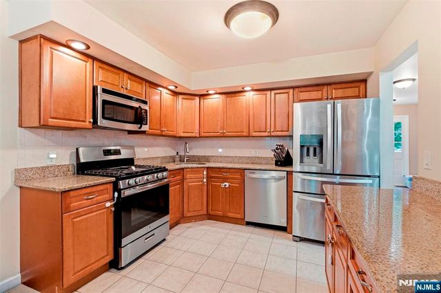 113 Saratoga Square, Wayne, NJ 07470