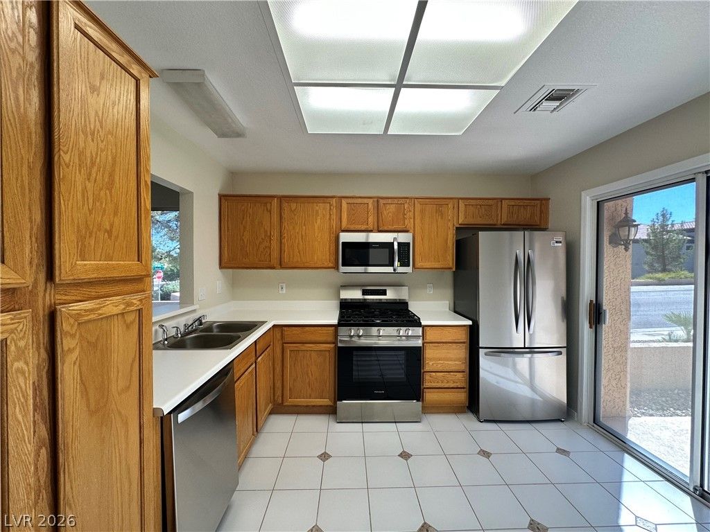 8700 Shorecliff Drive, Las Vegas, NV 89134 — photo 4