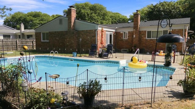 4957 Hubbard Drive, Troy, MI 48085