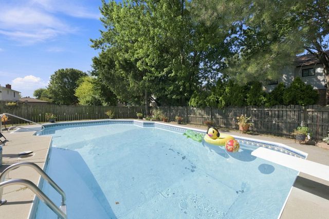 4957 Hubbard Drive, Troy, MI 48085