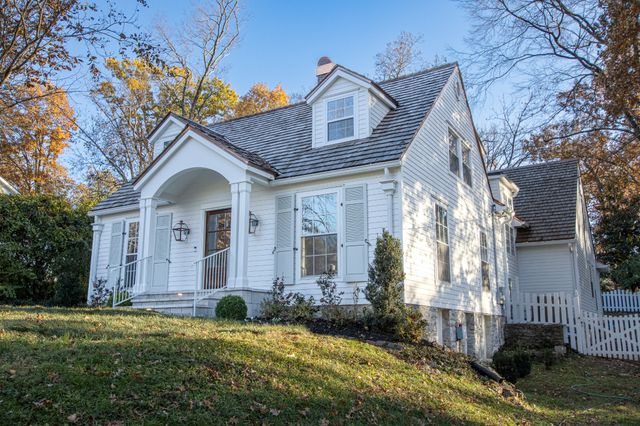 4401 Iroquois Ave, Nashville, TN 37205