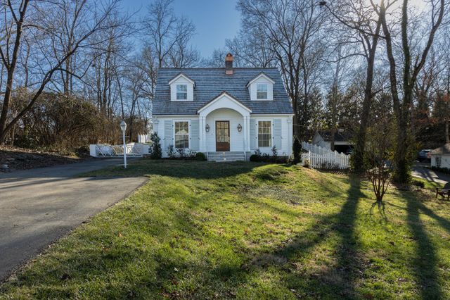 4401 Iroquois Ave, Nashville, TN 37205