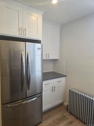 6077 55th Street 2R, Maspeth, NY 11378